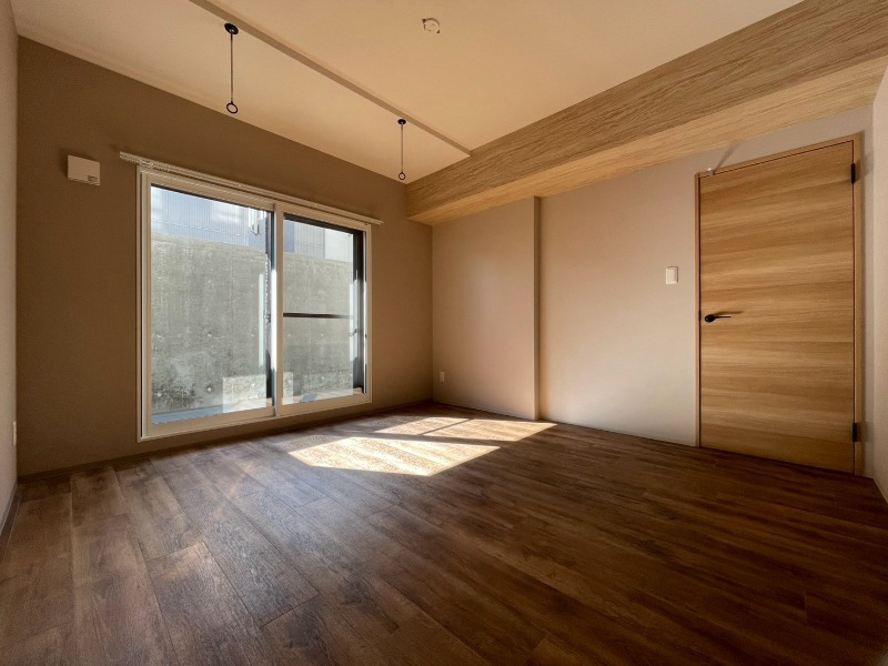 その他部屋・スペース　こちらのお部屋は光が差し込む、温かみのあるお部屋です。