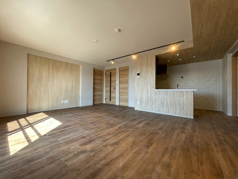 居室・リビング　広くてキレイなお部屋が広がっていて、充実した生活が送れそう。