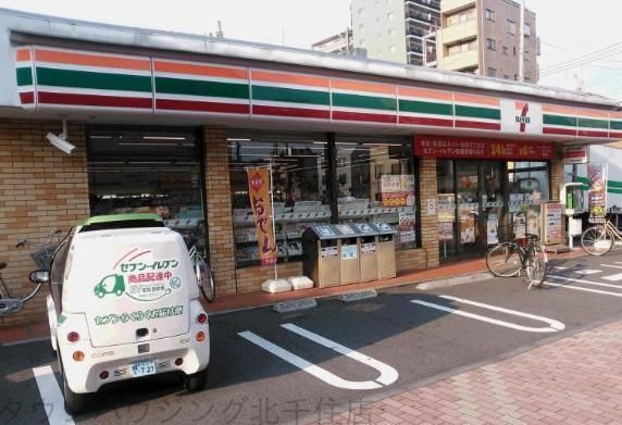 コンビニ　セブンイレブン足立東和1丁目店（コンビニ）まで450m