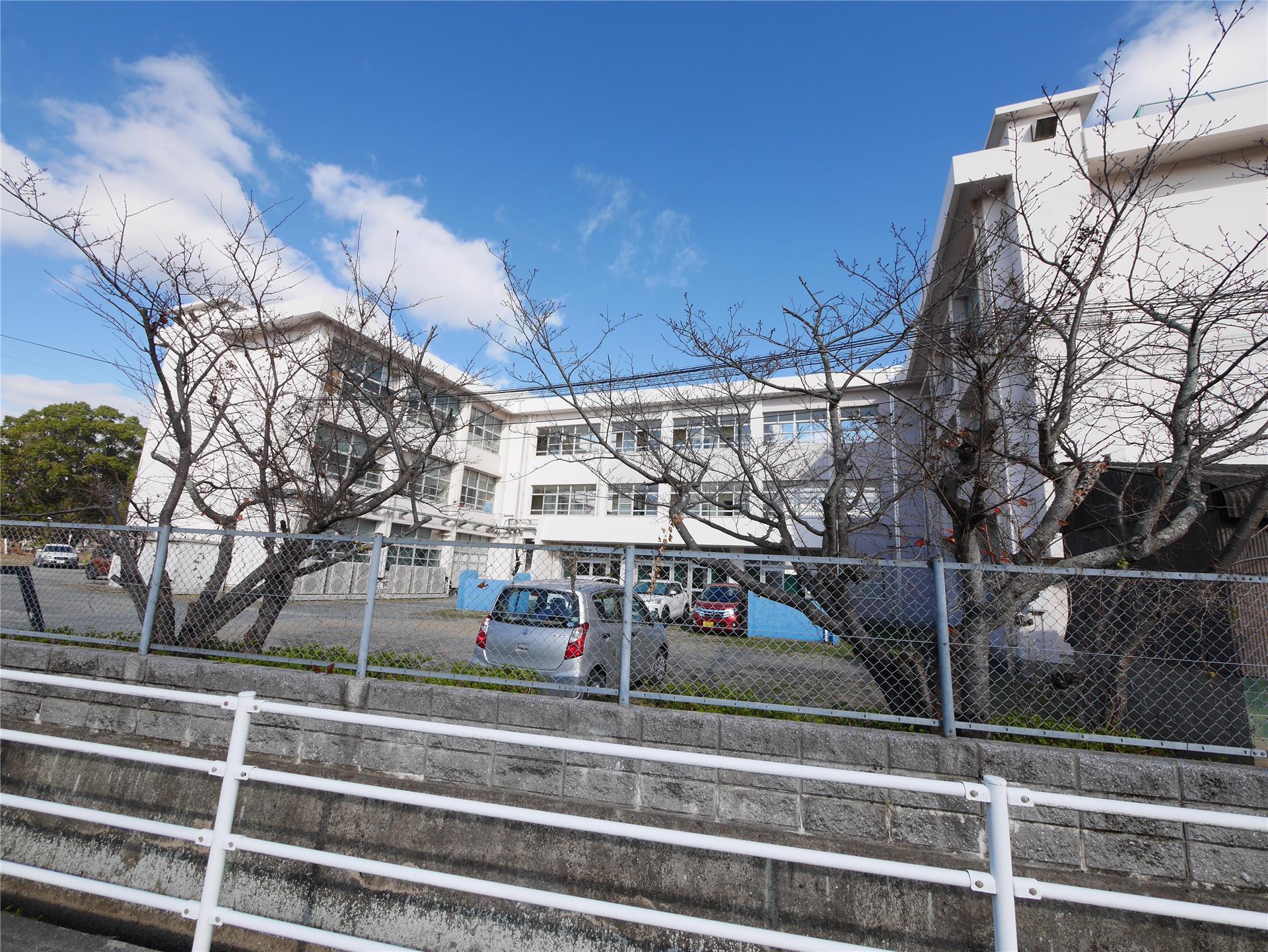 小学校　行橋南小学校（小学校）まで900m