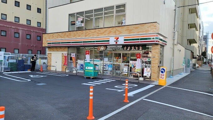 コンビニ　セブンイレブン吹田江坂町2丁目店（コンビニ）まで114m