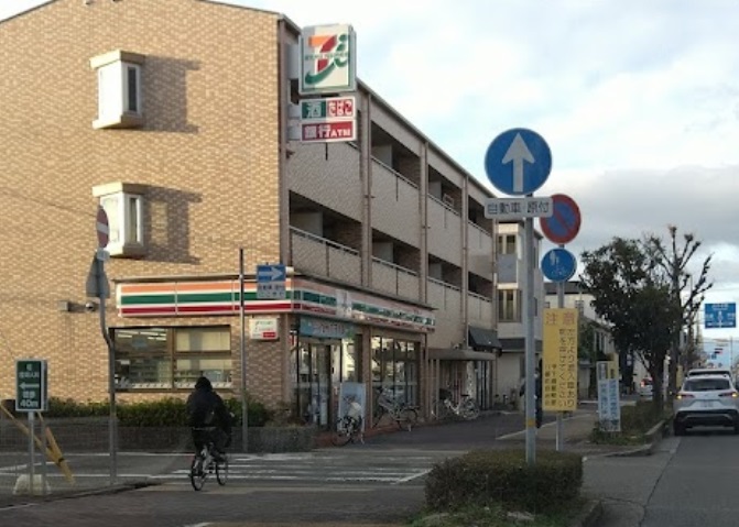 コンビニ　セブンイレブン 西宮甲子園八番町店（コンビニ）まで923m