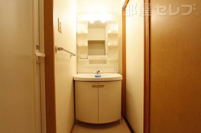 洗面設備　※６０５号室撮影