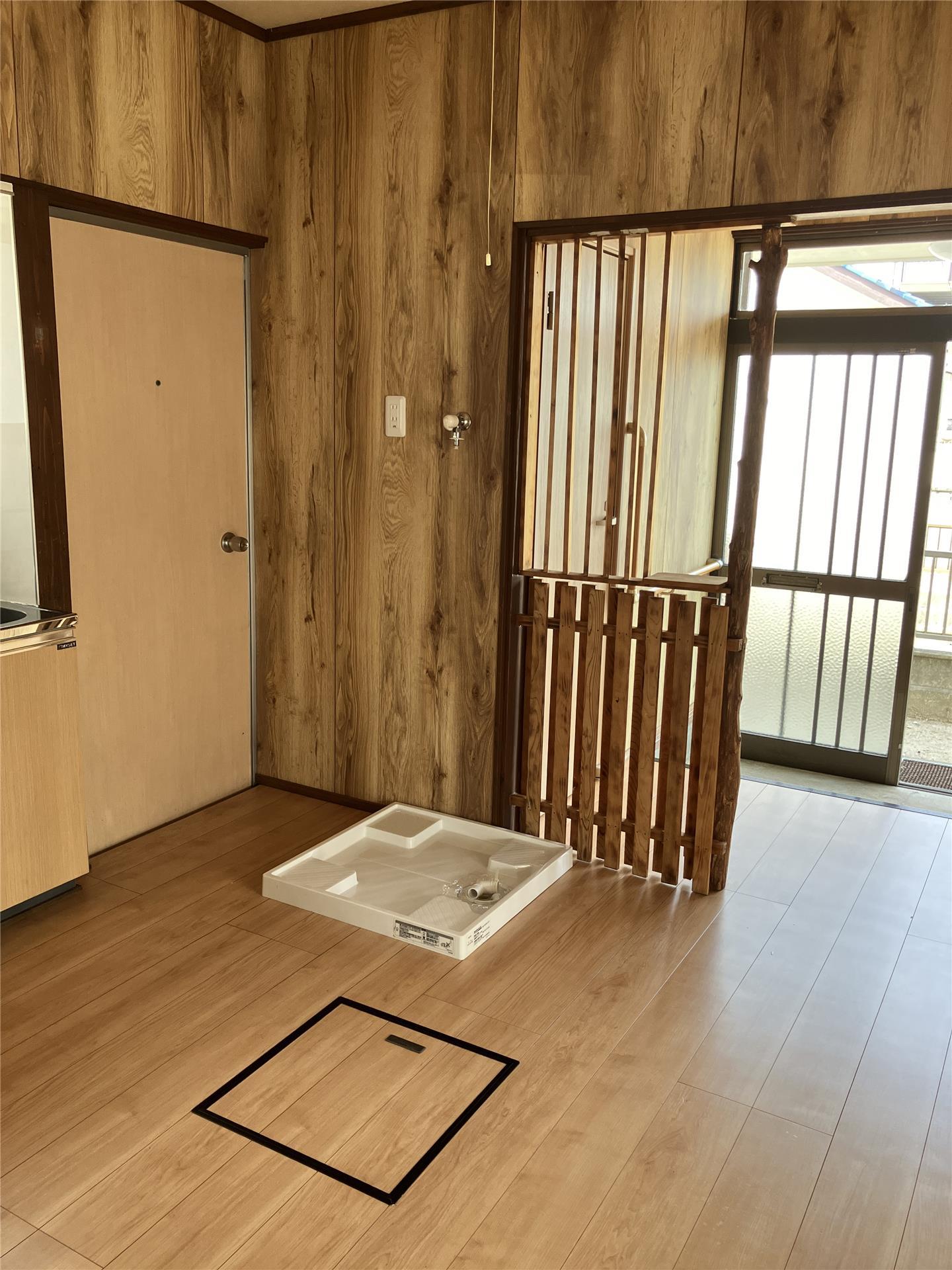 居室・リビング　玄関を開けた瞬間、開放感あふれる空間が広がります。