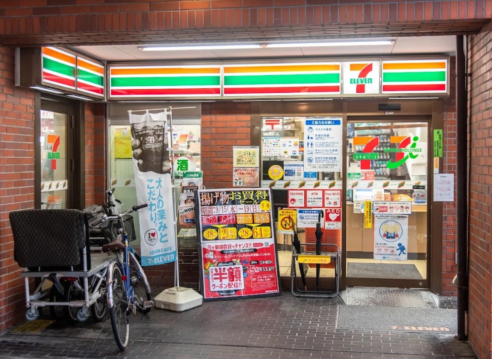 コンビニ　セブンイレブン渋谷代々木2丁目店（コンビニ）まで244m