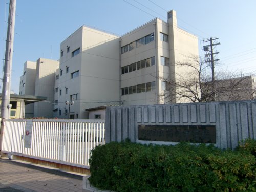 中学校　宝塚市立高司中学校（中学校）まで885m