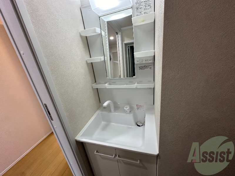 洗面設備　洗面は独立になっているので忙しい朝もばっちりですね。