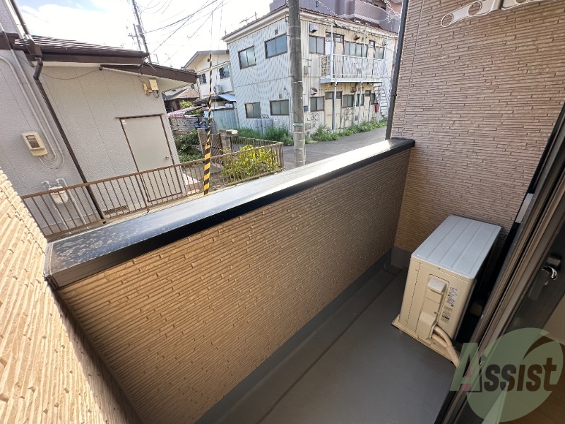 バルコニー　ここに収納があります。収納があると部屋が広く使えます。
