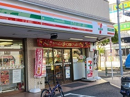 コンビニ　セブンイレブン（コンビニ）まで180m