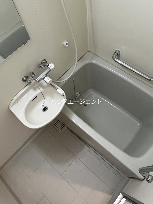 バス・シャワールーム　洗面台付きのお風呂です。※参考画像