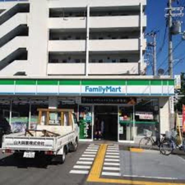 コンビニ　ファミリーマート酉島二丁目店（コンビニ）まで824m