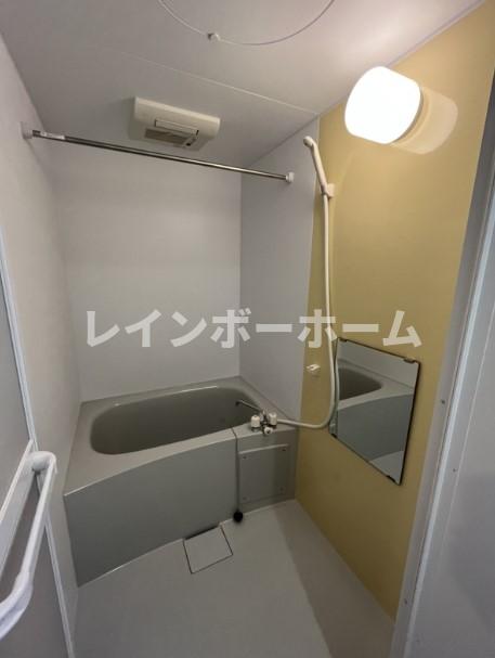 バス・シャワールーム　コンパクトで使いやすいお風呂です