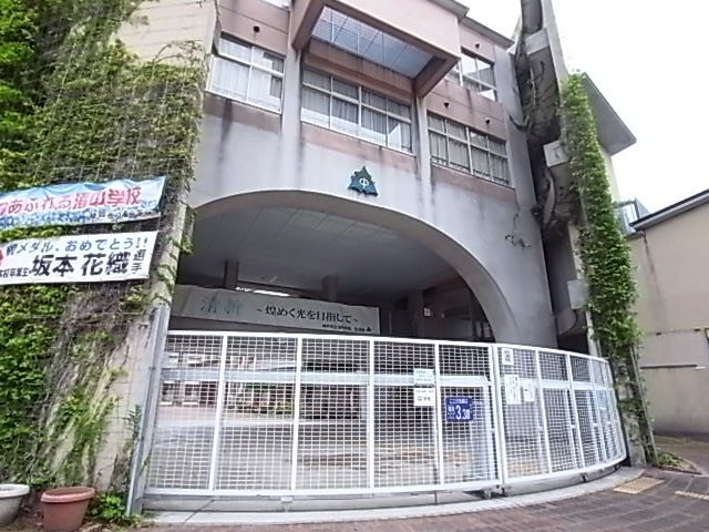 中学校　神戸市立渚中学校（中学校）まで728m