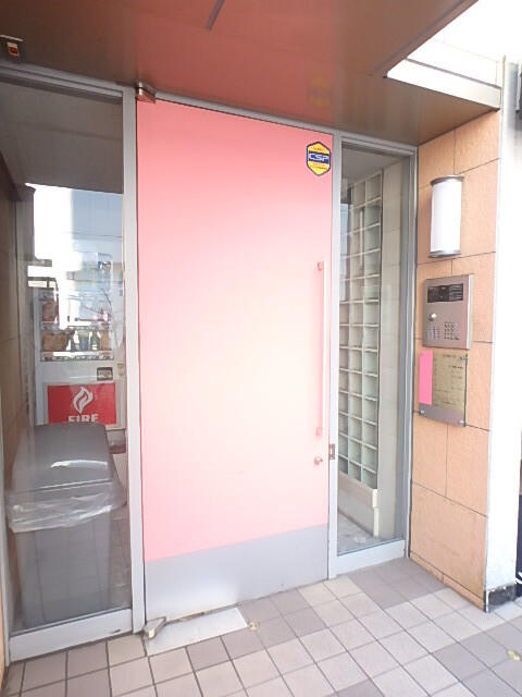 エントランス　オートロック付きエントランス