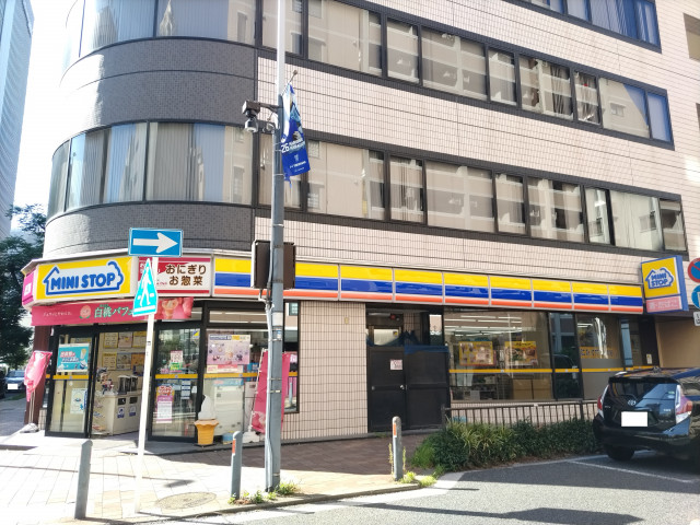 コンビニ　ミニストップベイスターズ通り（コンビニ）まで60m