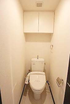 トイレ　★トイレ内の上部収納あり★