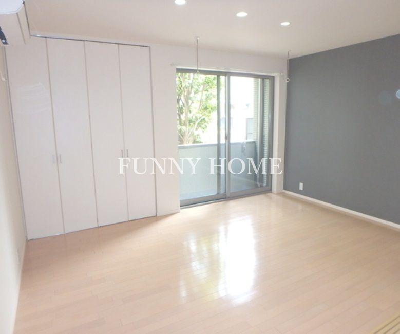 居室・リビング　南向きのお部屋です♪