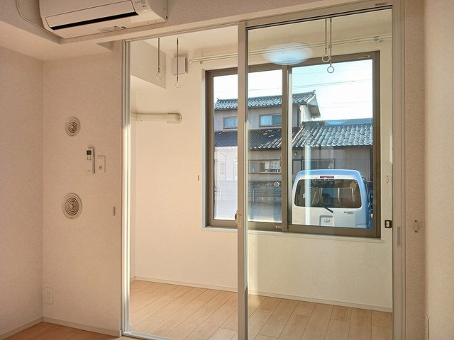 その他部屋・スペース　サンルーム。雨の日や冬でも安心して洗濯物が干せます！