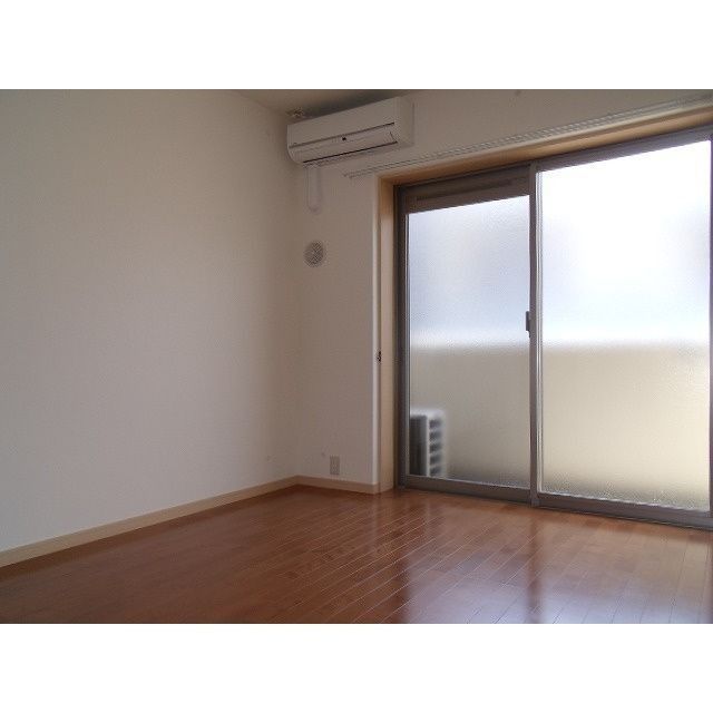 居室・リビング　明るいお部屋ですね♪