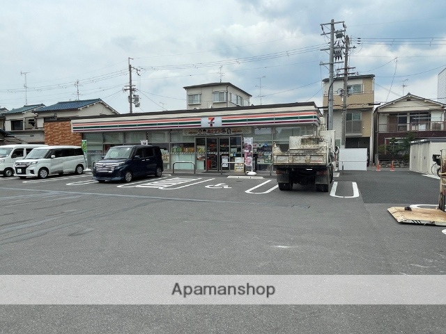 コンビニ　セブンイレブン（コンビニ）まで307m