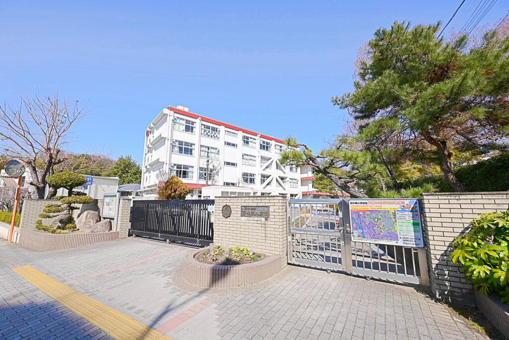 小学校　府中町立府中南小学校（小学校）まで695m