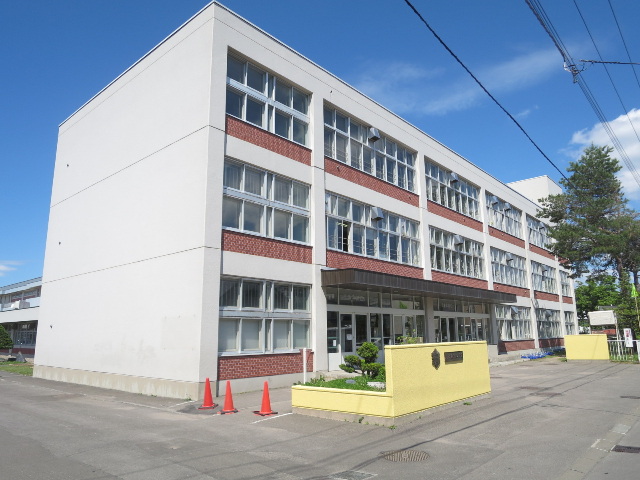 小学校　旭川市立千代田小学校（小学校）まで393m