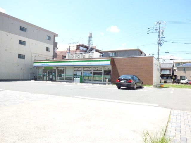 コンビニ　ファミリーマート（コンビニ）まで220m