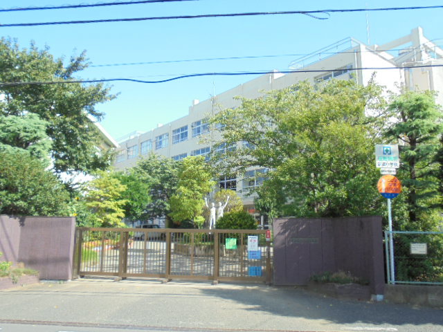 小学校　市川市立新浜小学校（小学校）まで812m
