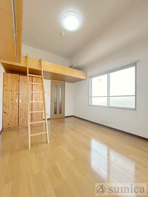 居室・リビング　日当たりのいいお部屋です♪