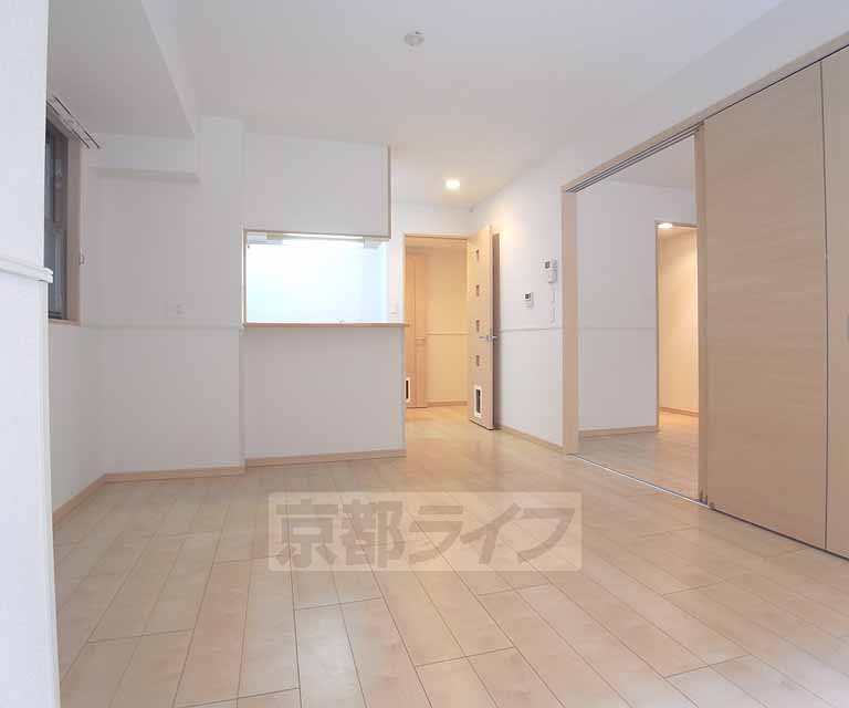 居室・リビング　カウンターキッチンのオシャレなリビング