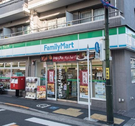 コンビニ　ファミリーマート西大井四丁目店（コンビニ）まで384m