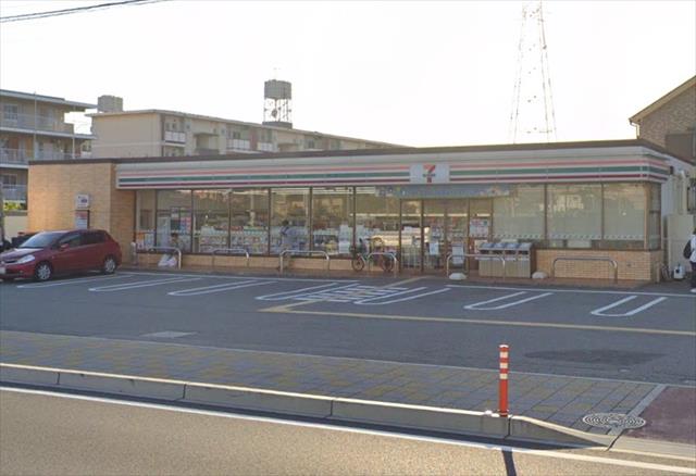 コンビニ　セブンイレブン（コンビニ）まで454m