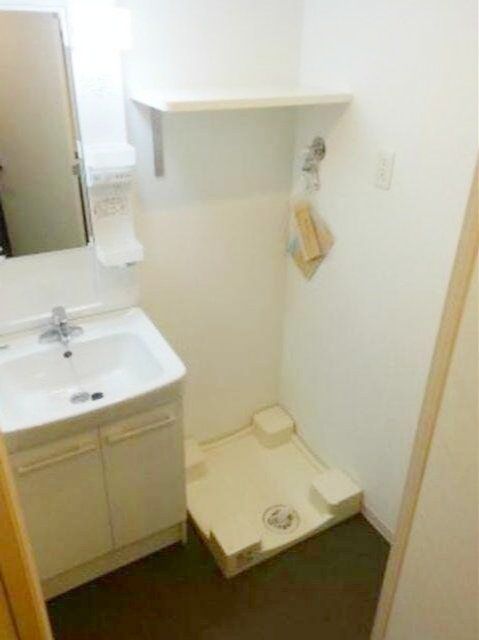 洗面設備　別タイプの室内参考写真です。