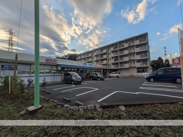 ドラックストア　ウエルシア町田境川店（ドラッグストア）まで379m