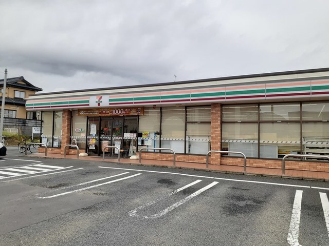 コンビニ　セブンイレブン日立相田町店（コンビニ）まで750m
