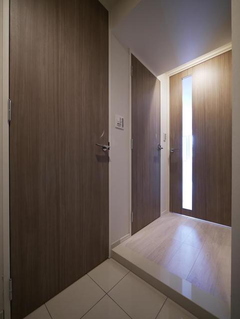 玄関　※写真は同タイプ住戸です。