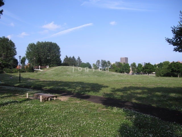 公園　南郷丘公園（公園）まで977m