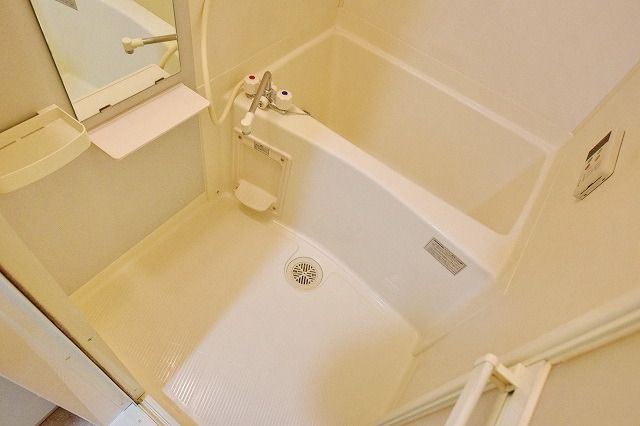 バス・シャワールーム　バスルーム、追い焚き機能付き