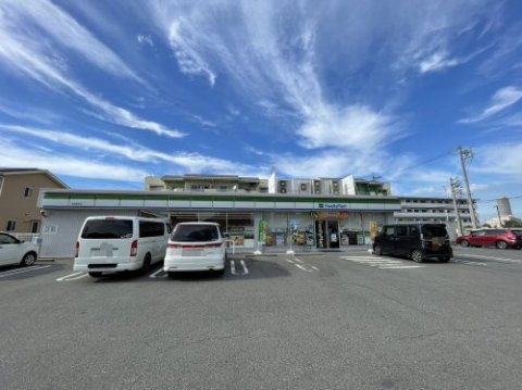 コンビニ　ファミリーマート 名西稲生店（コンビニ）まで362m