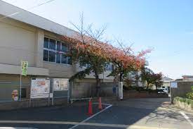 小学校　四條畷市立四條畷南小学校（小学校）まで319m