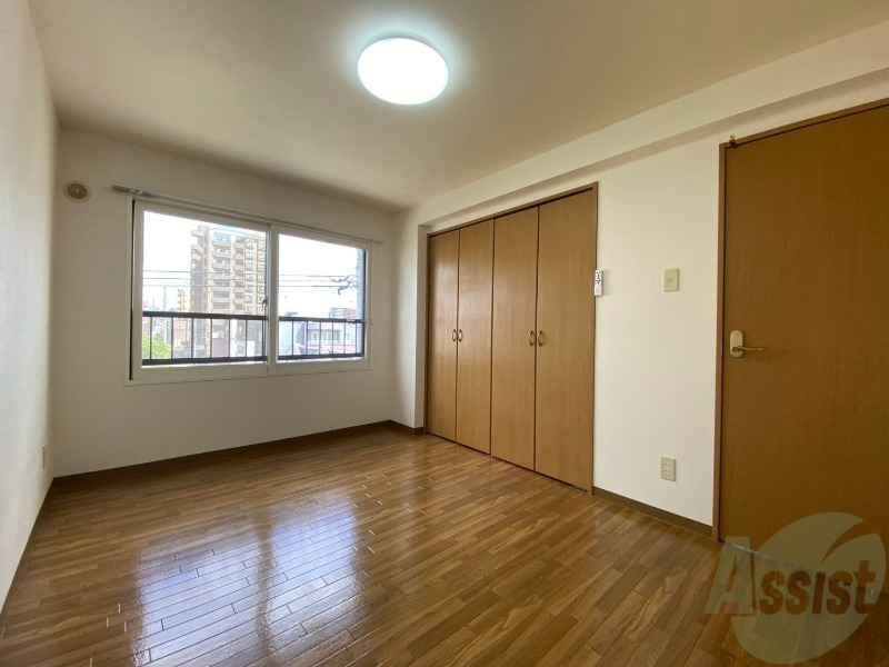 その他部屋・スペース　こちらのお部屋は光が差し込む、温かみのあるお部屋です。