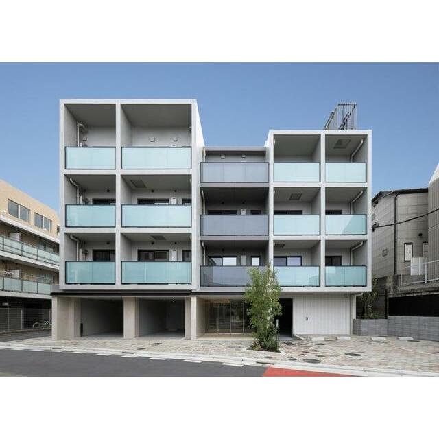 建物外観　鉄筋コンクリート造のがっちりとした建物。