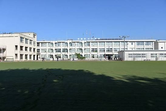 小学校　瑞穂町立瑞穂第四小学校（小学校）まで435m