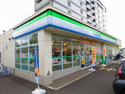 コンビニ　ファミリーマート 東大阪長田中店（コンビニ）まで78m