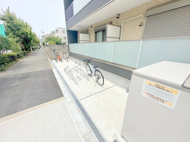 駐車場　敷地内には入居者専用の駐輪スペースもあります。
