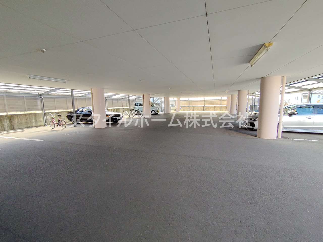 駐車場　別部屋写真です。