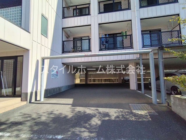 エントランス　別部屋写真です。
