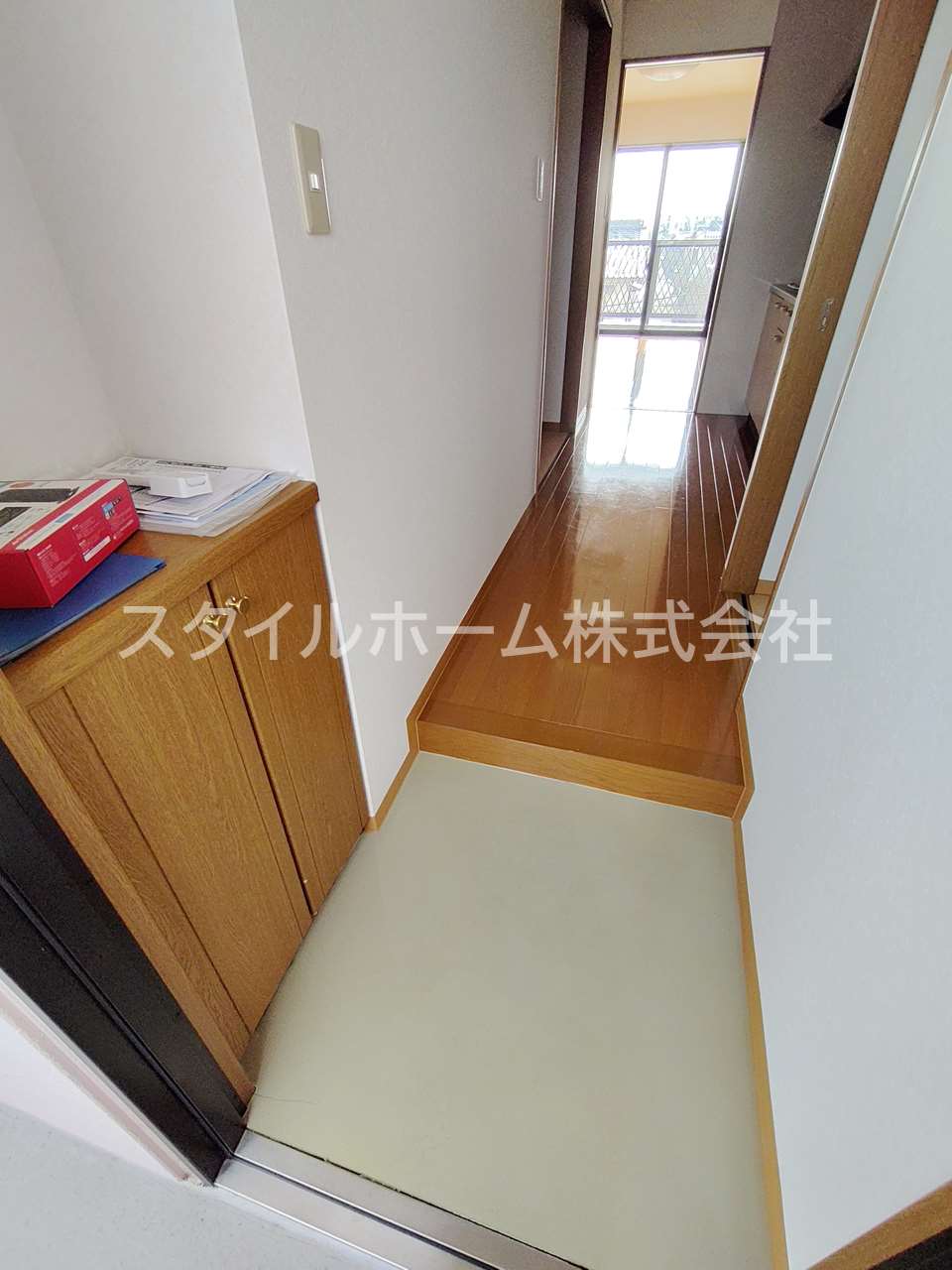 玄関　別部屋写真です。