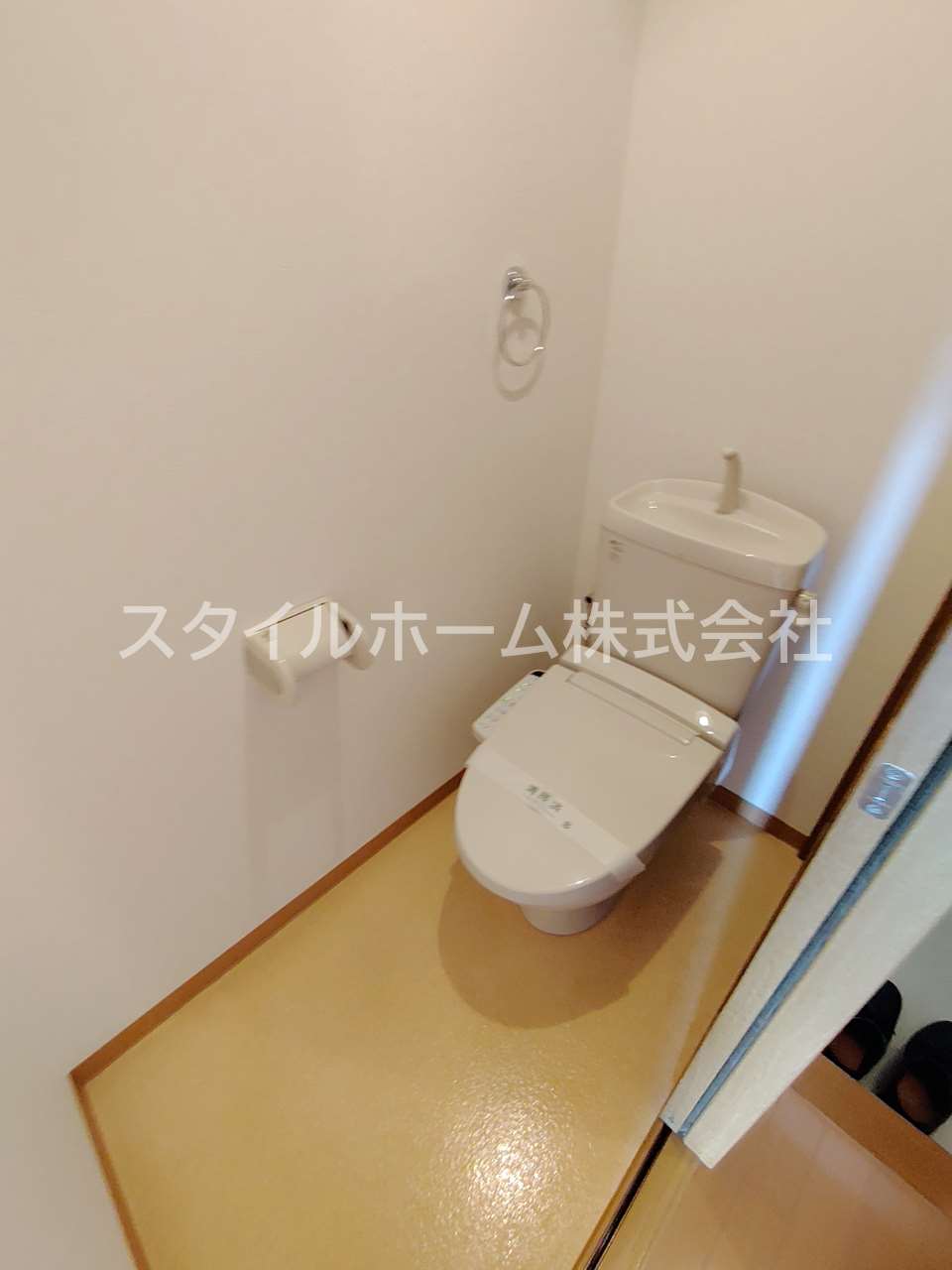 トイレ　別部屋写真です。