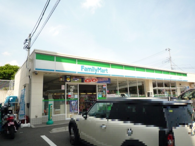 コンビニ　ファミリーマート　横浜和泉町店（コンビニ）まで800m